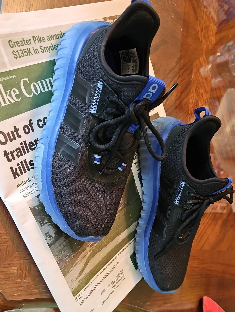 adidas Kids Black and Blue Lightweight Cloudfoam Sneakers Size 2